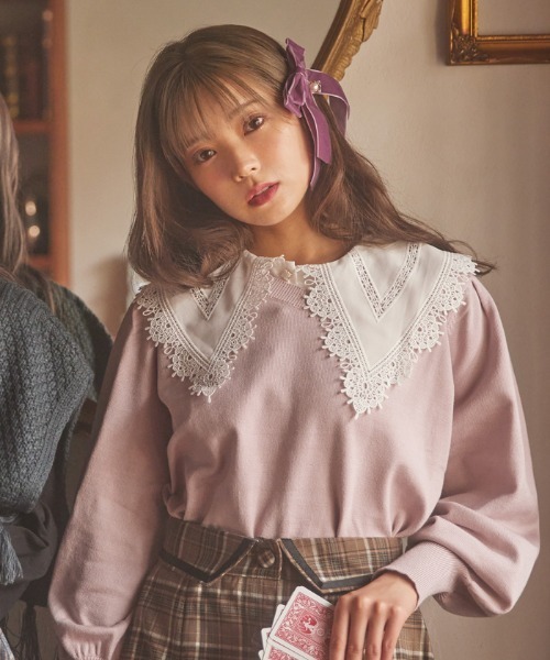 axes femme POETIQUE（アクシーズファムポエティック）の「レース襟付ニットＰＯ（ニット/セーター・レディース・ブラック/ピンク/ラベンダー・MEDIUM）」の3枚目の写真