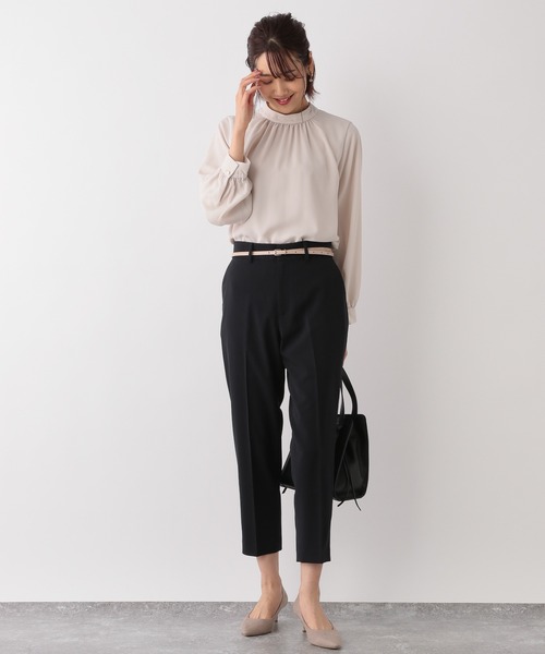 GLOBAL WORK（グローバルワーク）の「スタンドギャザーブラウス/236530（シャツ/ブラウス・レディース・ブラック/ライトベージュ/ホワイト・MEDIUM/LARGE）」の4枚目の写真