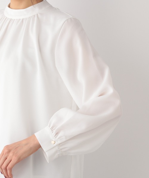 GLOBAL WORK（グローバルワーク）の「スタンドギャザーブラウス/236530（シャツ/ブラウス・レディース・ブラック/ライトベージュ/ホワイト・MEDIUM/LARGE）」の7枚目の写真