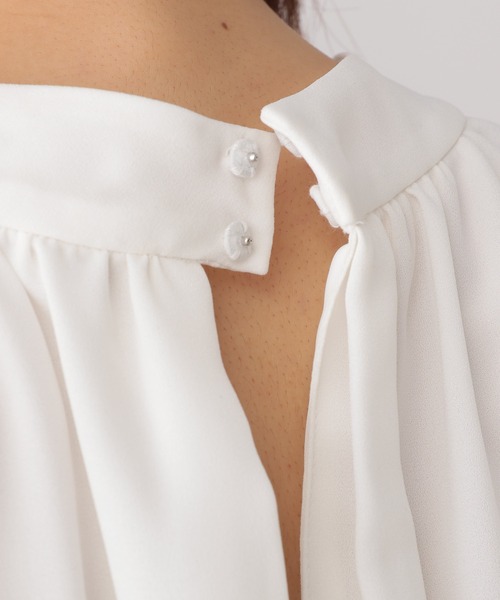 GLOBAL WORK（グローバルワーク）の「スタンドギャザーブラウス/236530（シャツ/ブラウス・レディース・ブラック/ライトベージュ/ホワイト・MEDIUM/LARGE）」の5枚目の写真