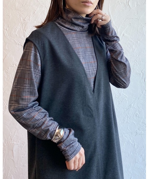 She's Closet(シーズクローゼット)の「タータンチェック柄ボトルネック長袖カットソートップス(Tシャツ/カットソー・レディース・グレイッシュベージュ/ブラック・FREE)」の5枚目の写真