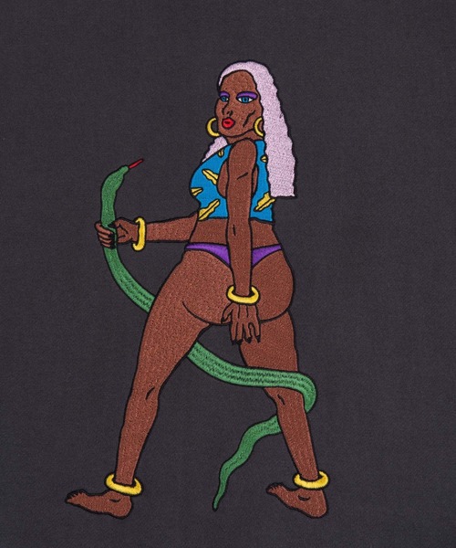 PUNYUS（プニュズ）の「裏起毛アマゾネス刺繍パーカー（パーカー・レディース・ベージュ/ブルー/グリーン/スミクロ・4/3）」の12枚目の写真