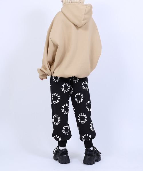 PUNYUS（プニュズ）の「裏起毛アマゾネス刺繍パーカー（パーカー・レディース・ベージュ/ブルー/グリーン/スミクロ・4/3）」の21枚目の写真