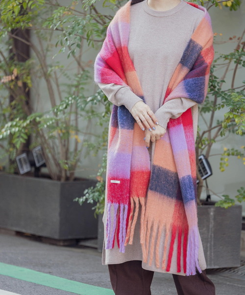 ITEMS URBANRESEARCH(アイテムズ アーバンリサーチ)の「ブークレブロックチェックストール(ストール/ショール・レディース・レッド/オフホワイト/オレンジ/ブルー・ONE)」の1枚目の写真