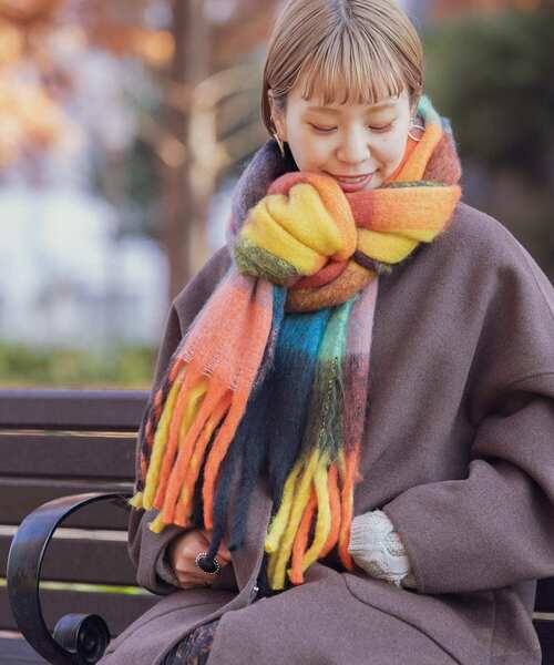 ITEMS URBANRESEARCH(アイテムズ アーバンリサーチ)の「ブークレブロックチェックストール(ストール/ショール・レディース・レッド/オフホワイト/オレンジ/ブルー・ONE)」の4枚目の写真