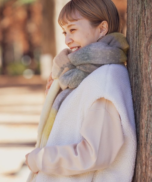 ITEMS URBANRESEARCH(アイテムズ アーバンリサーチ)の「ブークレブロックチェックストール(ストール/ショール・レディース・レッド/オフホワイト/オレンジ/ブルー・ONE)」の5枚目の写真
