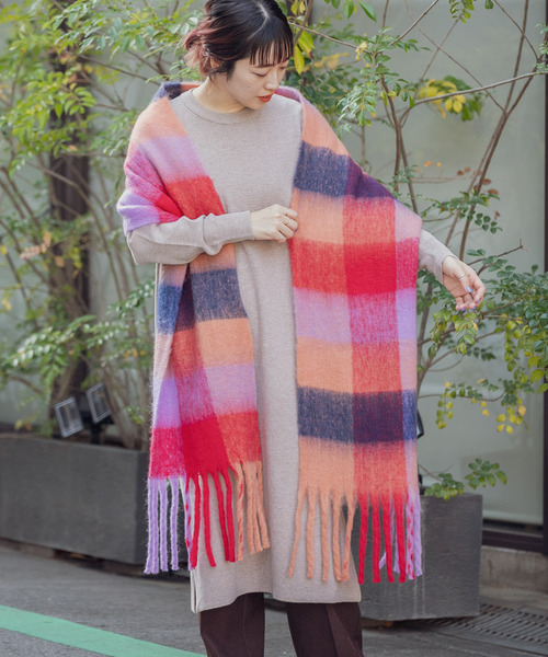 ITEMS URBANRESEARCH(アイテムズ アーバンリサーチ)の「ブークレブロックチェックストール(ストール/ショール・レディース・レッド/オフホワイト/オレンジ/ブルー・ONE)」の9枚目の写真