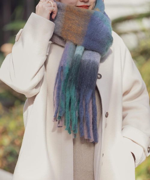 ITEMS URBANRESEARCH(アイテムズ アーバンリサーチ)の「ブークレブロックチェックストール(ストール/ショール・レディース・レッド/オフホワイト/オレンジ/ブルー・ONE)」の10枚目の写真