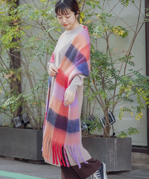ITEMS URBANRESEARCH(アイテムズ アーバンリサーチ)の「ブークレブロックチェックストール(ストール/ショール・レディース・レッド/オフホワイト/オレンジ/ブルー・ONE)」の11枚目の写真