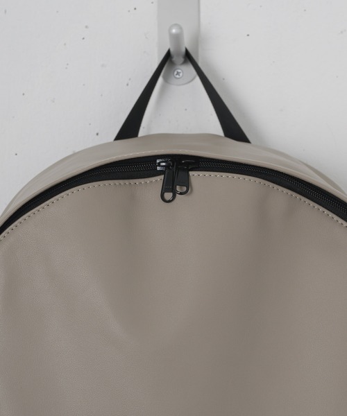 CASPER JOHN（キャスパージョン）の「Cow leather back pack/カウレザーバックパック（バックパック/リュック・メンズ・ブラック/グレイッシュベージュ・FREE）」の13枚目の写真