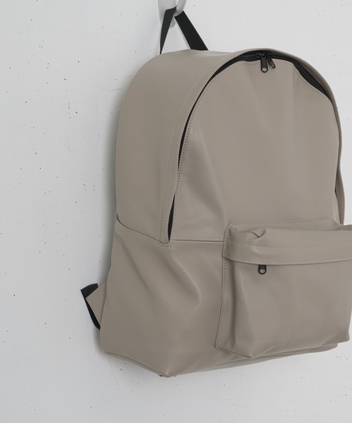 CASPER JOHN（キャスパージョン）の「Cow leather back pack/カウレザーバックパック（バックパック/リュック・メンズ・ブラック/グレイッシュベージュ・FREE）」の14枚目の写真