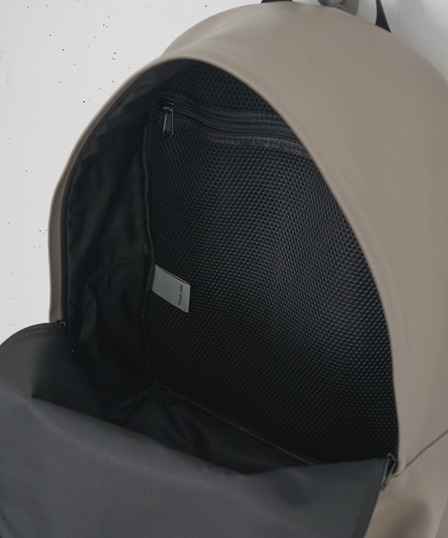 CASPER JOHN（キャスパージョン）の「Cow leather back pack/カウレザーバックパック（バックパック/リュック・メンズ・ブラック/グレイッシュベージュ・FREE）」の17枚目の写真