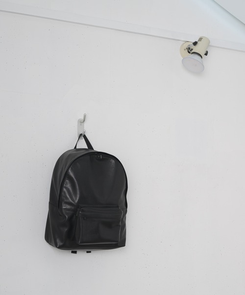 CASPER JOHN（キャスパージョン）の「Cow leather back pack/カウレザーバックパック（バックパック/リュック・メンズ・ブラック/グレイッシュベージュ・FREE）」の3枚目の写真