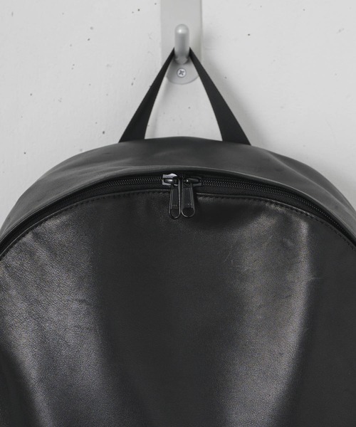 CASPER JOHN（キャスパージョン）の「Cow leather back pack/カウレザーバックパック（バックパック/リュック・メンズ・ブラック/グレイッシュベージュ・FREE）」の5枚目の写真