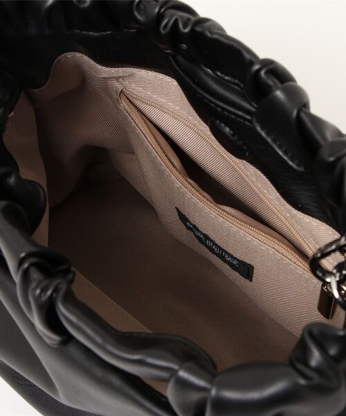 NATURAL BEAUTY BASIC（ナチュラルビューティーベーシック）の「シャーリングハンドルクラッチ（クラッチバッグ・レディース・ブラック/グリーン・ﾌﾘ-）」の18枚目の写真