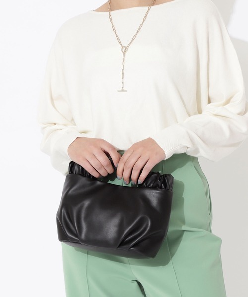 NATURAL BEAUTY BASIC（ナチュラルビューティーベーシック）の「シャーリングハンドルクラッチ（クラッチバッグ・レディース・ブラック/グリーン・ﾌﾘ-）」の5枚目の写真