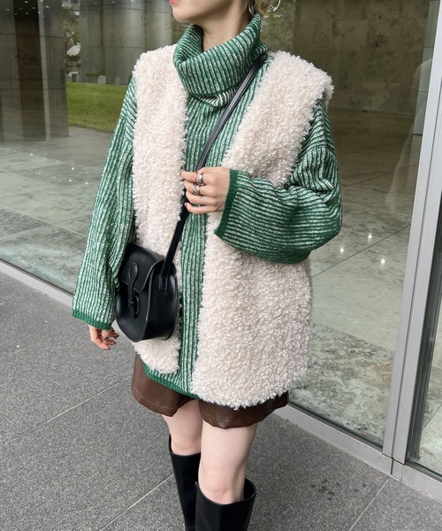 PairPair(ペアペア)の「ストライプタートルニット(ユニセックス)(ニット/セーター・レディース・グリーン/ベージュ/ブラック・FREE)」の1枚目の写真