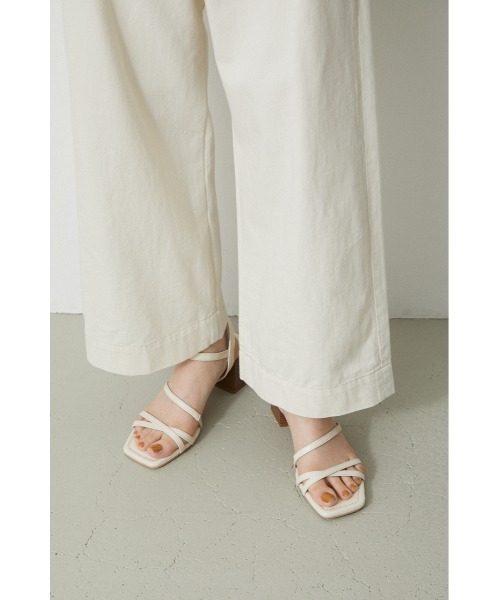 AZUL by moussy（アズールバイマウジー）の「THIN STRAP SANDALS/シンストラップサンダル（サンダル・レディース・イエロー/ブラック/アイボリー・LARGE/SMALL/MEDIUM）」の8枚目の写真