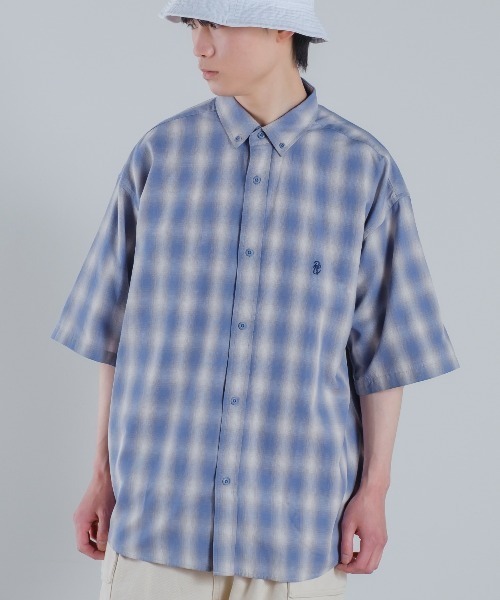 improves（インプローブス）の「ワンポイント 刺しゅう 半袖 レギュラーカラー チェックシャツ（シャツ/ブラウス・メンズ・ブルー/オレンジ/グリーン・LARGE/MEDIUM）」の3枚目の写真