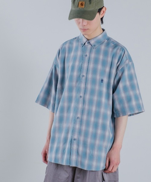 improves（インプローブス）の「ワンポイント 刺しゅう 半袖 レギュラーカラー チェックシャツ（シャツ/ブラウス・メンズ・ブルー/オレンジ/グリーン・LARGE/MEDIUM）」の4枚目の写真