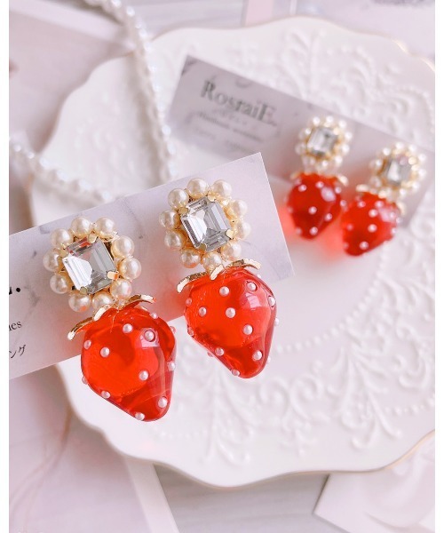 tone(トーン)の「【RosraiE】ストロベリー パール&ビジュー ピアス(MA)(ピアス(両耳用)・レディース・ゴールド・FREE)」の1枚目の写真