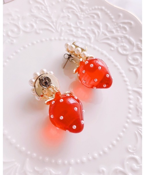tone(トーン)の「【RosraiE】ストロベリー パール&ビジュー ピアス(MA)(ピアス(両耳用)・レディース・ゴールド・FREE)」の3枚目の写真