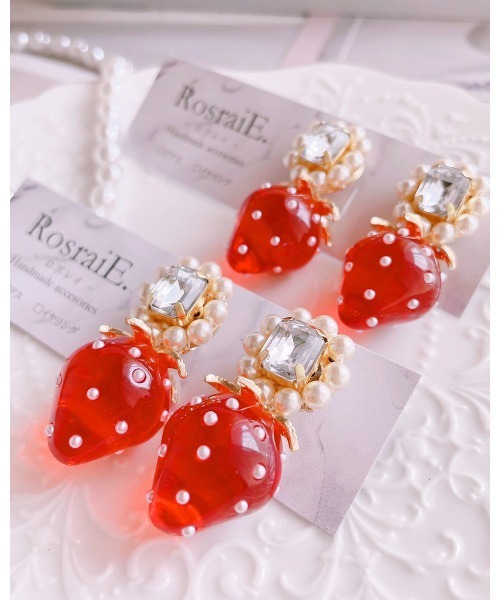 tone(トーン)の「【RosraiE】ストロベリー パール&ビジュー ピアス(MA)(ピアス(両耳用)・レディース・ゴールド・FREE)」の5枚目の写真