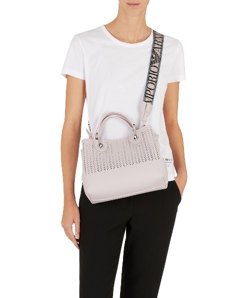 EMPORIO ARMANI（エンポリオアルマーニ）の「【エンポリオ アルマーニ】MyEA スモール パーフォレーション シェブロンモチーフ（ショルダーバッグ・レディース・オフホワイト/ライトピンク・FREE）」の5枚目の写真