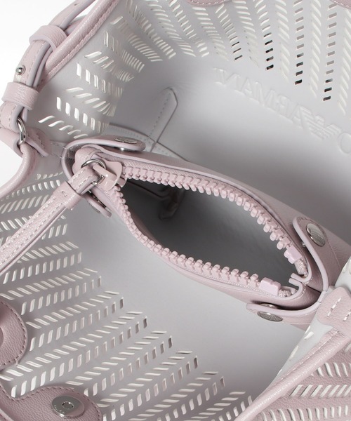 EMPORIO ARMANI（エンポリオアルマーニ）の「【エンポリオ アルマーニ】MyEA スモール パーフォレーション シェブロンモチーフ（ショルダーバッグ・レディース・オフホワイト/ライトピンク・FREE）」の13枚目の写真