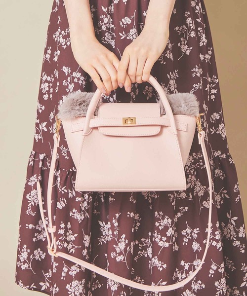 31 Sons de mode（トランテアン　ソン　ドゥ　モード）の「ファー付きミニバッグ（ショルダーバッグ・レディース・ブラック/オフホワイト/ピンク・フリー）」の3枚目の写真