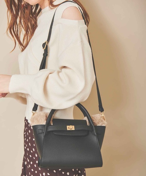 31 Sons de mode（トランテアン　ソン　ドゥ　モード）の「ファー付きミニバッグ（ショルダーバッグ・レディース・ブラック/オフホワイト/ピンク・フリー）」の2枚目の写真