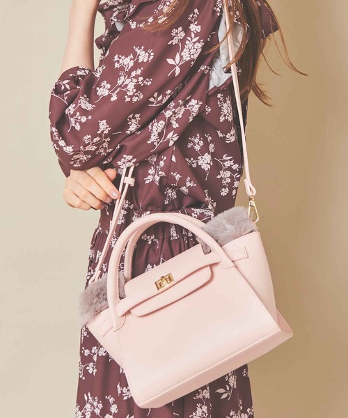 31 Sons de mode（トランテアン　ソン　ドゥ　モード）の「ファー付きミニバッグ（ショルダーバッグ・レディース・ブラック/オフホワイト/ピンク・フリー）」の13枚目の写真