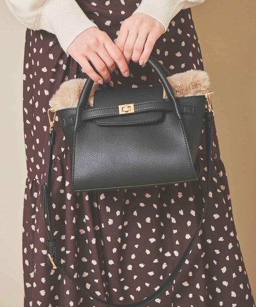 31 Sons de mode（トランテアン　ソン　ドゥ　モード）の「ファー付きミニバッグ（ショルダーバッグ・レディース・ブラック/オフホワイト/ピンク・フリー）」の8枚目の写真