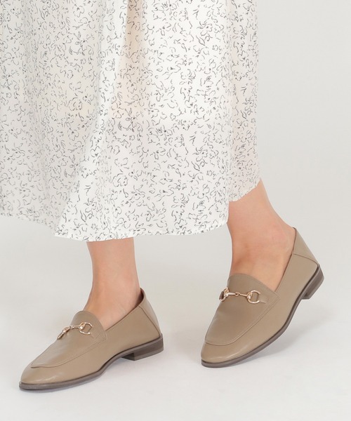 ikka(イッカ)の「ビット付きバブーシュローファー(ローファー・レディース・ベージュ/ブラック・L/M)」の18枚目の写真