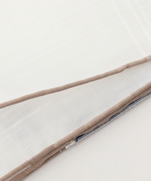 EDIFICE（エディフィス）の「【SIMONNOT GODARD / シモノゴダール】カルロリーバ パイピングチーフ（ストール/ショール・メンズ・ホワイト/ベージュ/ネイビー・FREE）」の4枚目の写真