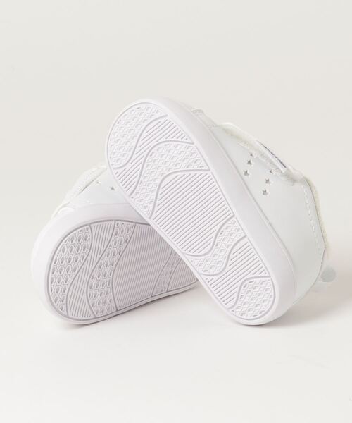 Hawkins(ホーキンス)の「HAWKINS ホーキンス V-COURT2(12-15) ブイ-コート2 HK75210 WHITE(スニーカー・キッズ・ホワイト・12/13.5/12.5/15 /14.5/13/14)」の3枚目の写真