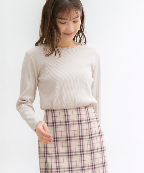 Honeys(ハニーズ)の「メロー使いトップス(Tシャツ/カットソー・レディース・ライム/オレンジ/ブラック/アイボリー/グレイッシュベージュ・S/LL/L/M)」の4枚目の写真