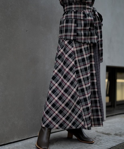 AULA AILA（アウラアイラ）の「AULA AILA/アウラアイラ/別注チェックコンビスカート（スカート・レディース・ブラック/ネイビー・1/0）」の4枚目の写真