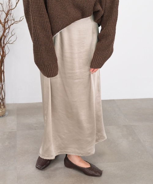 ANDJ(アンドジェイ)の「【2022/AW】ヴィンテージサテンセミフレアスカート(スカート・レディース・ライトベージュ/ベージュ系その他/ブラック・M)」の1枚目の写真