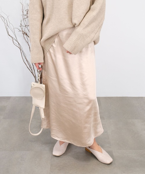 ANDJ(アンドジェイ)の「【2022/AW】ヴィンテージサテンセミフレアスカート(スカート・レディース・ライトベージュ/ベージュ系その他/ブラック・M)」の3枚目の写真