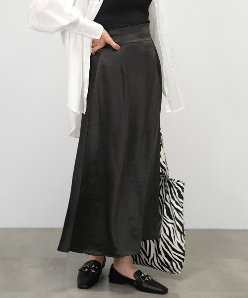 ANDJ(アンドジェイ)の「【2022/AW】ヴィンテージサテンセミフレアスカート(スカート・レディース・ライトベージュ/ベージュ系その他/ブラック・M)」の2枚目の写真