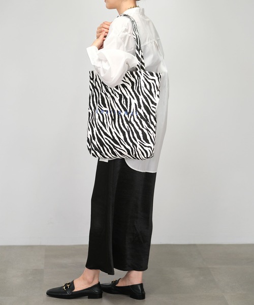 ANDJ(アンドジェイ)の「【2022/AW】ヴィンテージサテンセミフレアスカート(スカート・レディース・ライトベージュ/ベージュ系その他/ブラック・M)」の13枚目の写真