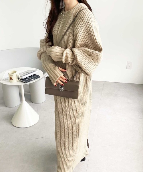 GeeRA(ジーラ)の「フィンガーホールデザインニットワンピース(ワンピース・レディース・アイボリー/ダークブルー/チャコール/ブラック/グレー・SMALL/MEDIUM/LARGE/X-LARGE)」の17枚目の写真