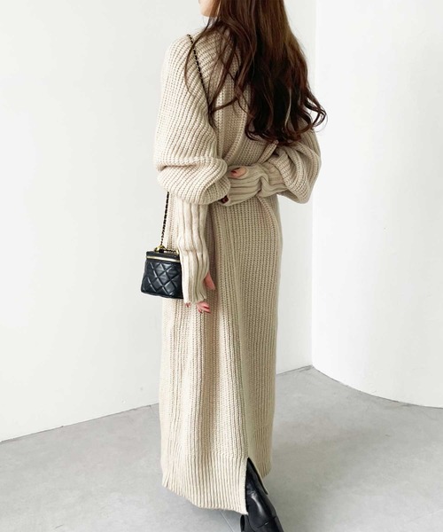 GeeRA(ジーラ)の「フィンガーホールデザインニットワンピース(ワンピース・レディース・アイボリー/ダークブルー/チャコール/ブラック/グレー・SMALL/MEDIUM/LARGE/X-LARGE)」の22枚目の写真