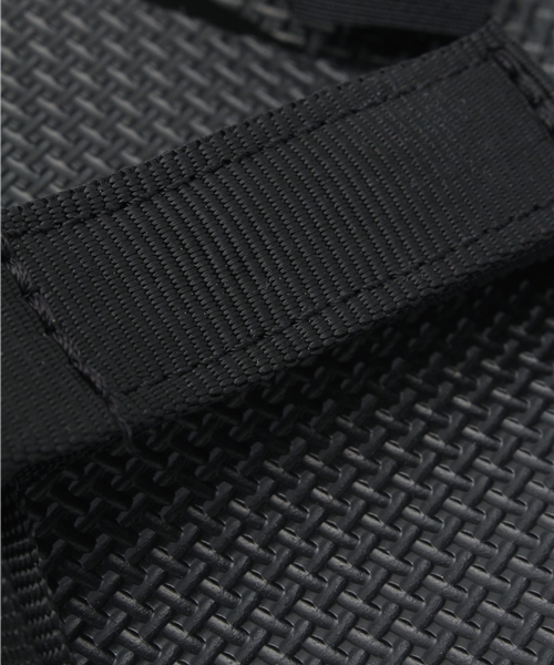 Teva（テバ）の「Tevaオリジナルユニバーサル/BCTeva ORG UNIVERSAL（サンダル・レディース・ブラック/ライトグレー/その他1・23cm/22cm）」の12枚目の写真