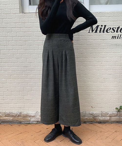 Jewelobe(ジュエローブ)の「クロップドタックワイドパンツ(スラックス・レディース・チャコールグレー/ライトグレー/グレー・S/M)」の16枚目の写真