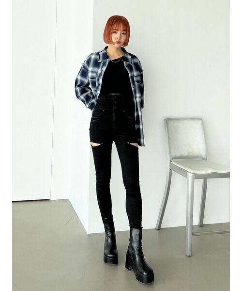EMODA(エモダ)の「サイドカットハイウエストパギンス(デニムパンツ・レディース・ブラック/ライトブルー・X-SMALL/SMALL/MEDIUM)」の13枚目の写真