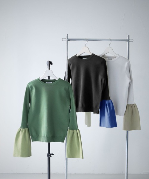 cheriella(シェリエラ)の「【cheriella】WEB限定配色フレアスリーブスウェットライクニット WEB LIMITED CONTRAST FLARE SLEEVE SWEAT-LIKE KNIT(ニット/セーター・レディース・カーキ/キナリ/ブラック×ブルー・M)」の17枚目の写真