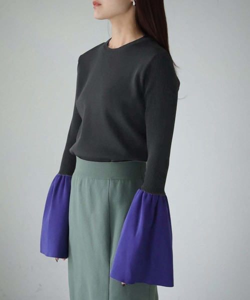 cheriella(シェリエラ)の「【cheriella】WEB限定配色フレアスリーブスウェットライクニット WEB LIMITED CONTRAST FLARE SLEEVE SWEAT-LIKE KNIT(ニット/セーター・レディース・カーキ/キナリ/ブラック×ブルー・M)」の9枚目の写真