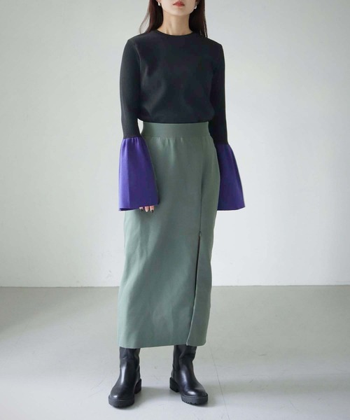cheriella(シェリエラ)の「【cheriella】WEB限定配色フレアスリーブスウェットライクニット WEB LIMITED CONTRAST FLARE SLEEVE SWEAT-LIKE KNIT(ニット/セーター・レディース・カーキ/キナリ/ブラック×ブルー・M)」の12枚目の写真